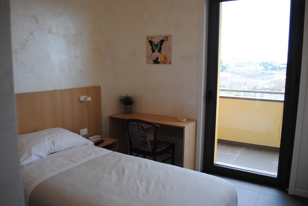 Hotel La Tavernetta Campobasso Oda fotoğraf